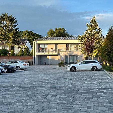 Linden Apartman 001 - Adults Only Mosonmagyaróvár المظهر الخارجي الصورة