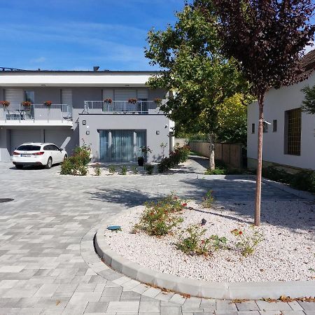 Linden Apartman 001 - Adults Only Mosonmagyaróvár المظهر الخارجي الصورة
