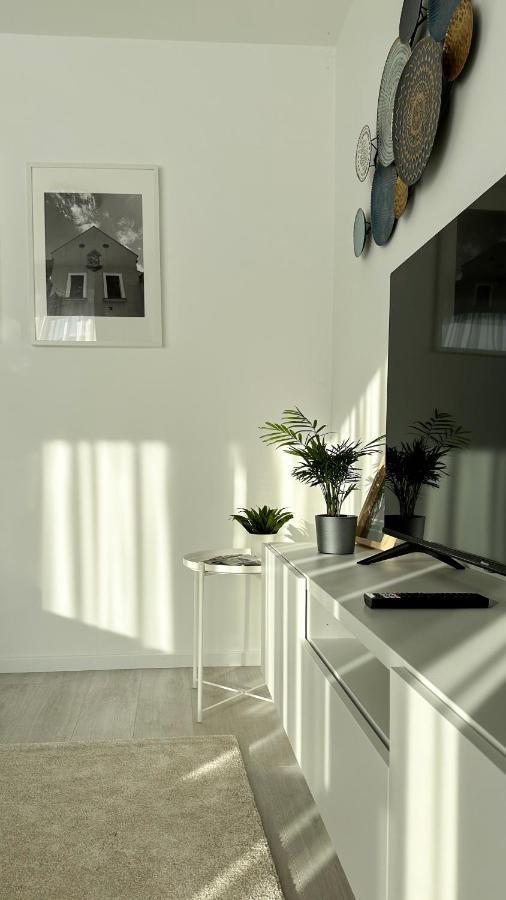 Linden Apartman 001 - Adults Only Mosonmagyaróvár المظهر الخارجي الصورة