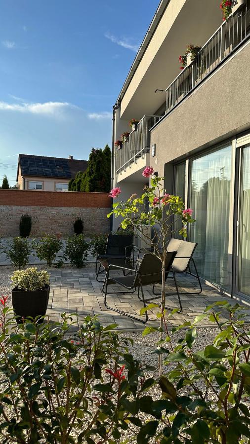 Linden Apartman 001 - Adults Only Mosonmagyaróvár المظهر الخارجي الصورة