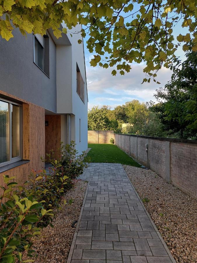 Linden Apartman 001 - Adults Only Mosonmagyaróvár المظهر الخارجي الصورة