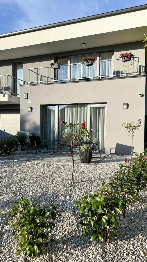 Linden Apartman 001 - Adults Only Mosonmagyaróvár المظهر الخارجي الصورة