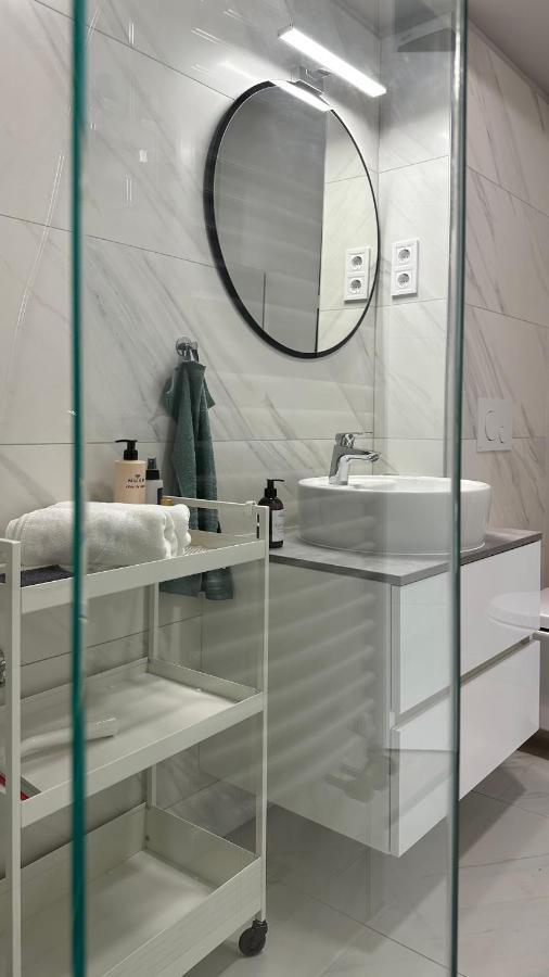 Linden Apartman 001 - Adults Only Mosonmagyaróvár المظهر الخارجي الصورة