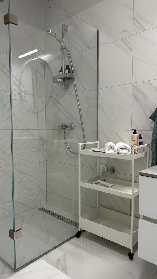 Linden Apartman 001 - Adults Only Mosonmagyaróvár المظهر الخارجي الصورة