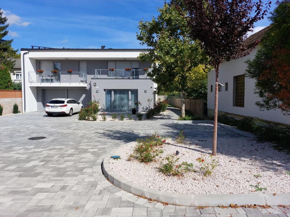 Linden Apartman 001 - Adults Only Mosonmagyaróvár المظهر الخارجي الصورة